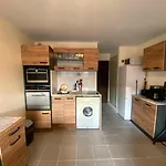 A 100m De La A4, Rez-de-chaussee Apartmán